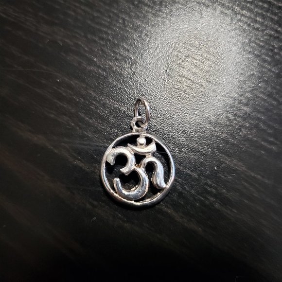 925 silver pendant in the shape of "OM" made in India. - Picture 2 of 5